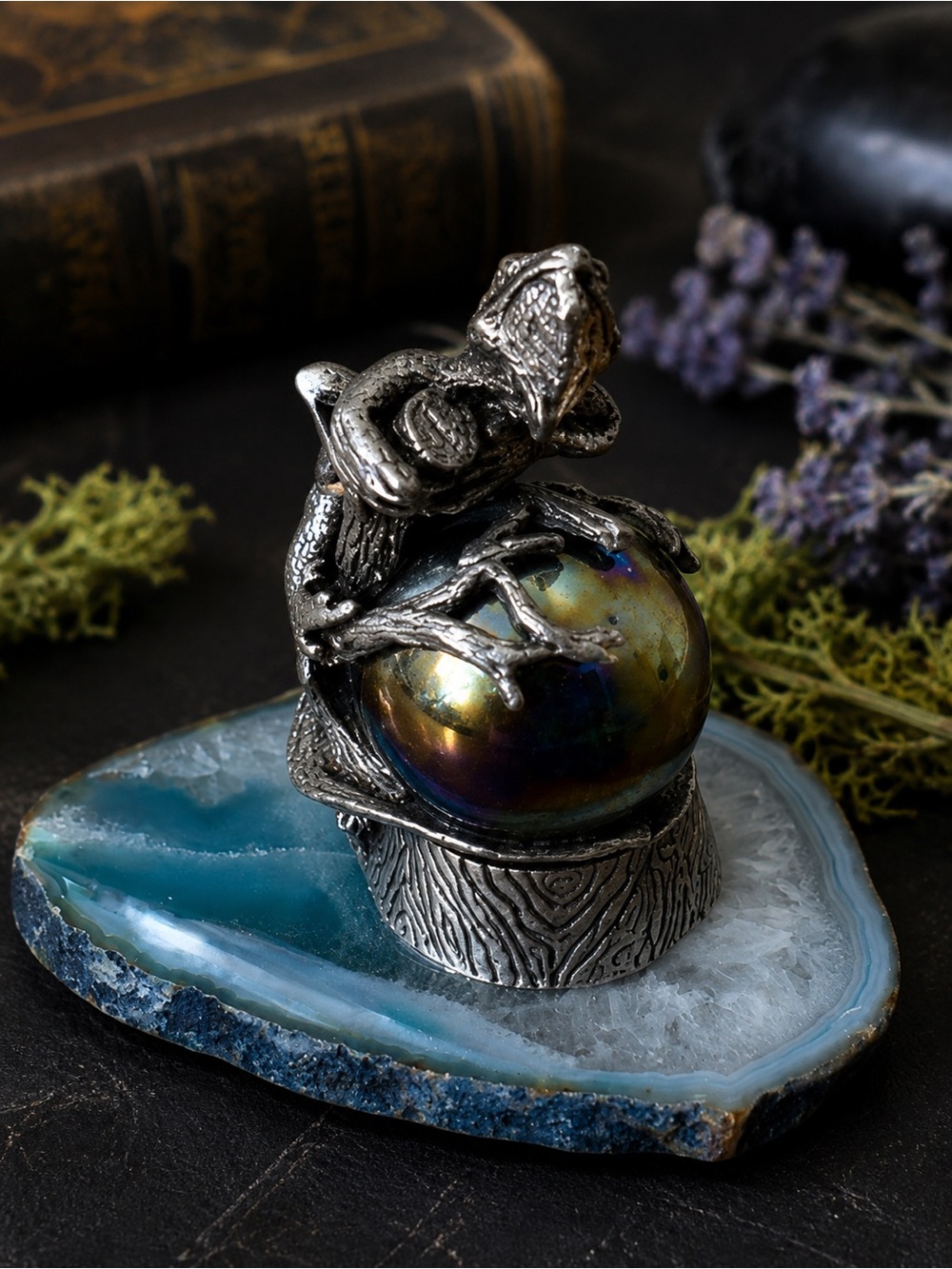 Pewter Lizard Figurine on Green Agate Slice Crystal Ball Fantasy Decor - Picture 2 of 3